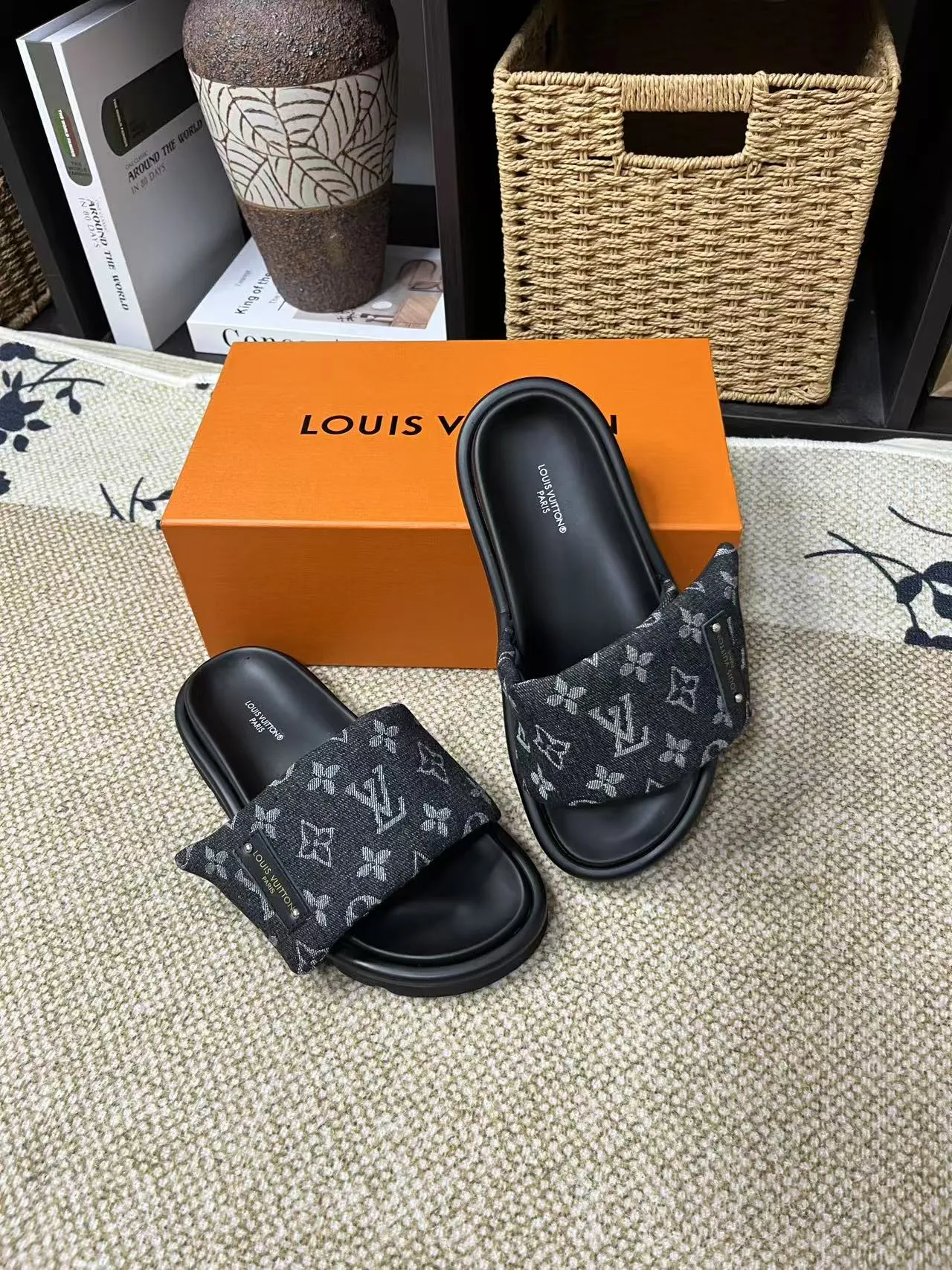 P340 yuan LV Louis Vuitton Full of high-end feel! A popular model among bloggers at home and abroad, it’s retro and fashionable, and looks stunning on your feet! Mainly recommended model on the official website★ ━━━━━ ЅᏇєєt ━━━━━ ▪️Upper: original calfskin ➕5D printing process ▪️Inner: imported mixed sheepskin ▪️Outsole: original molded foam outsole ▪️Size: Female 35-40 Men's 39-44 (women's 41 men's 45)